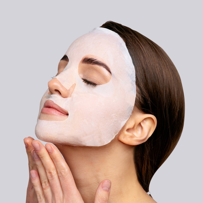 https://www.rosefranklin.ee/media/orien/.product-image/large/product/Stay%20Well/vegan-mask-on-face.jpg